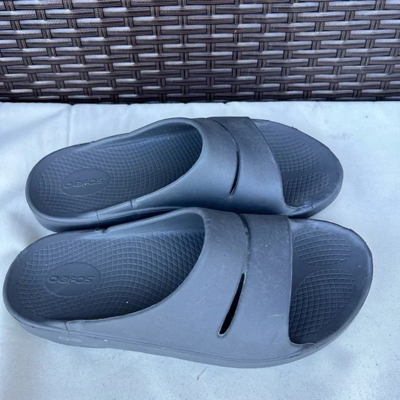 OOFOS Charcoal Slide Sandals - Picture 4 of 11